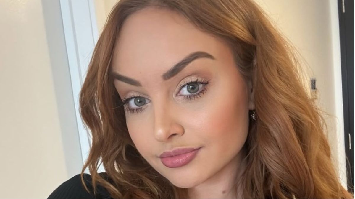 She Earns $190,000 a Year as a Virtual Girlfriend: “They’re More Relaxed When They Can’t See Me”