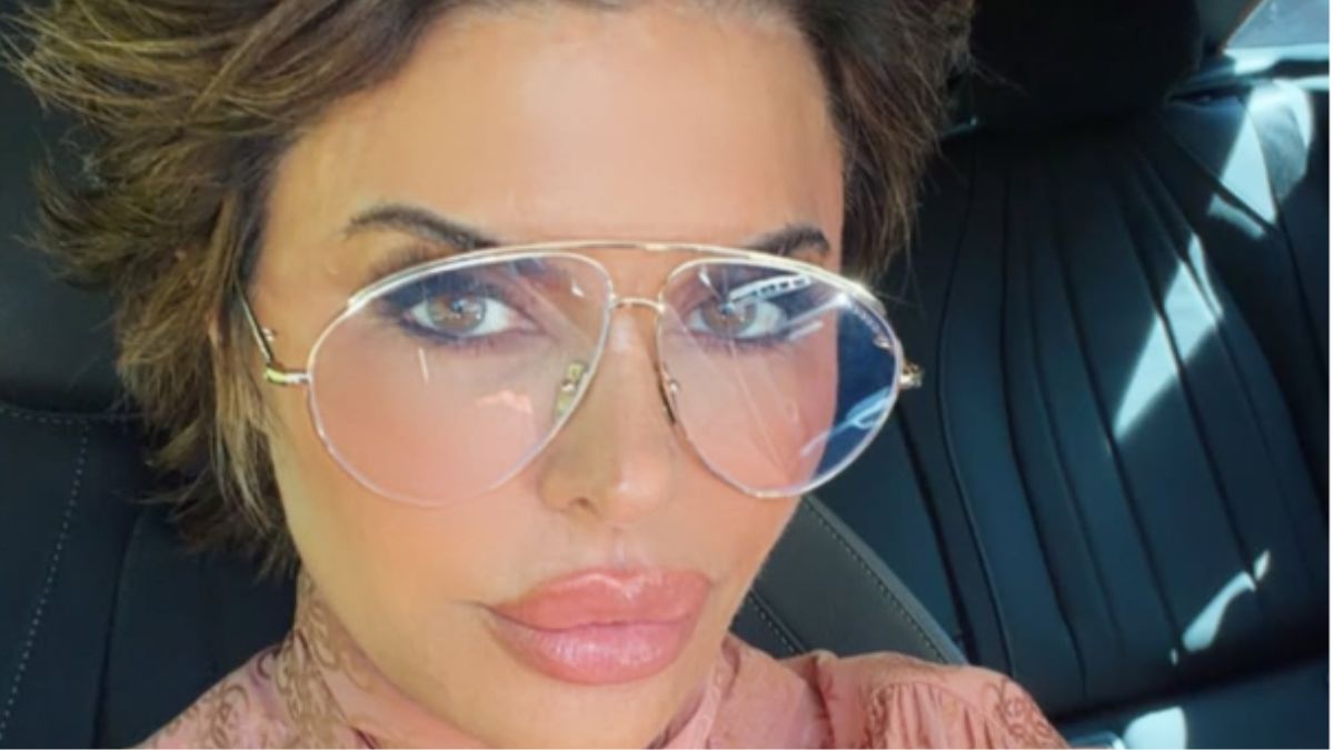 Lisa Rinna’s 152-Hour Human Hair Gown Is the Oscars After-Party Look No One Saw Coming