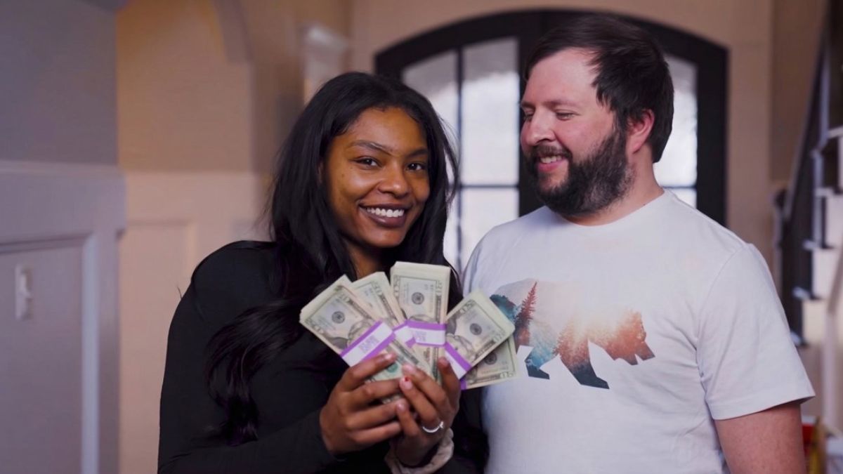 He Paid Her $37 for Her Phone Number: “People Say She’s Only With Me for the Money”
