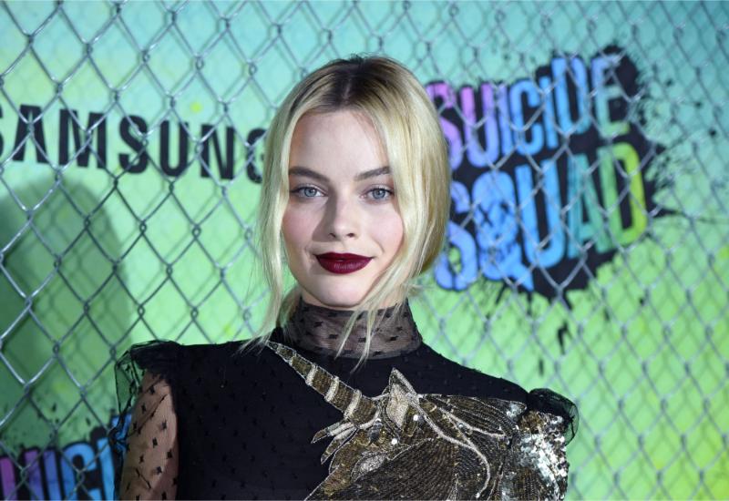 Margot Robbie’s Golden Mugler Corset Is the Throwback Style Every Fashion Lover Needs to Bookmark