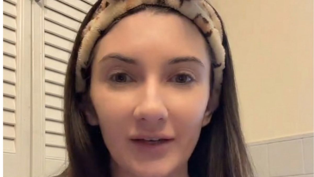 Woman Buys a Used Couch on Facebook Marketplace and Finds a Shocking Surprise Hidden Inside