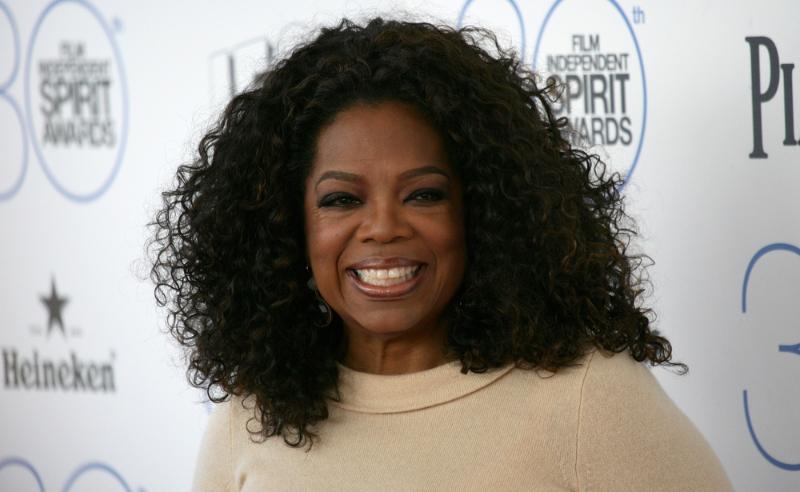 Oprah Winfrey’s Chanel-Ready Monochrome Ensemble Is the Ultimate Timeless Power Look at 72