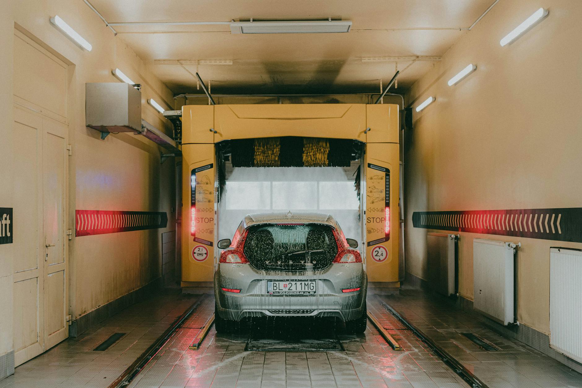 Automatic Tunnel Wash Car Wash