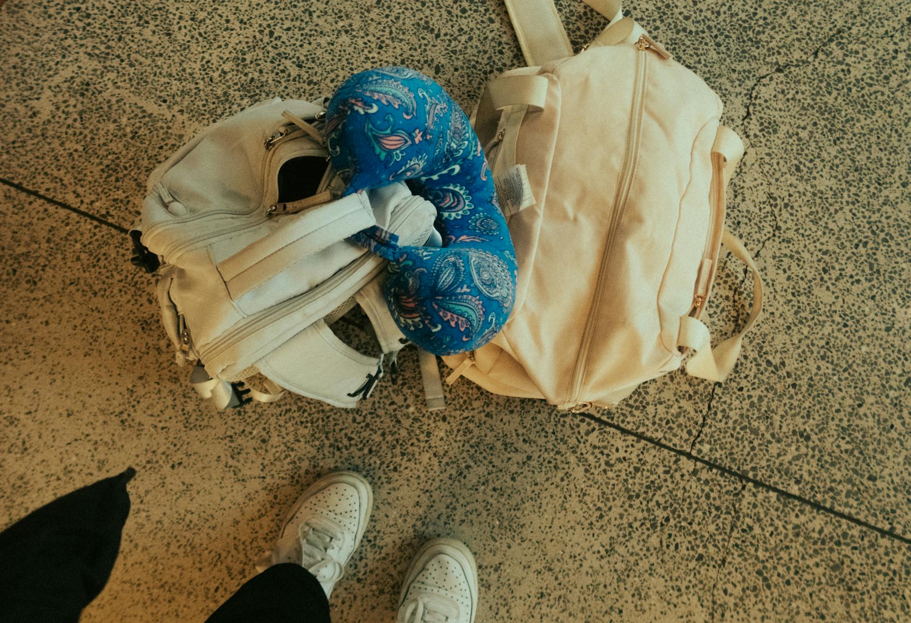 No Travel Pillow Travel+bag