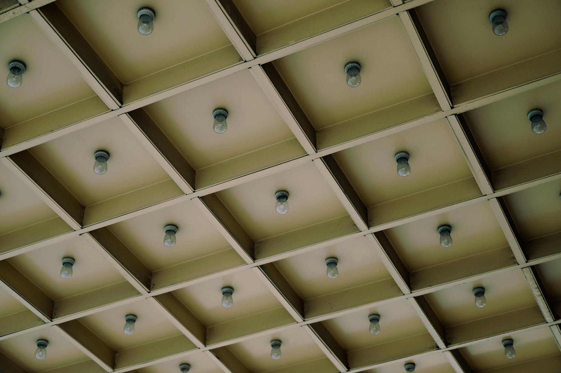  Ceiling