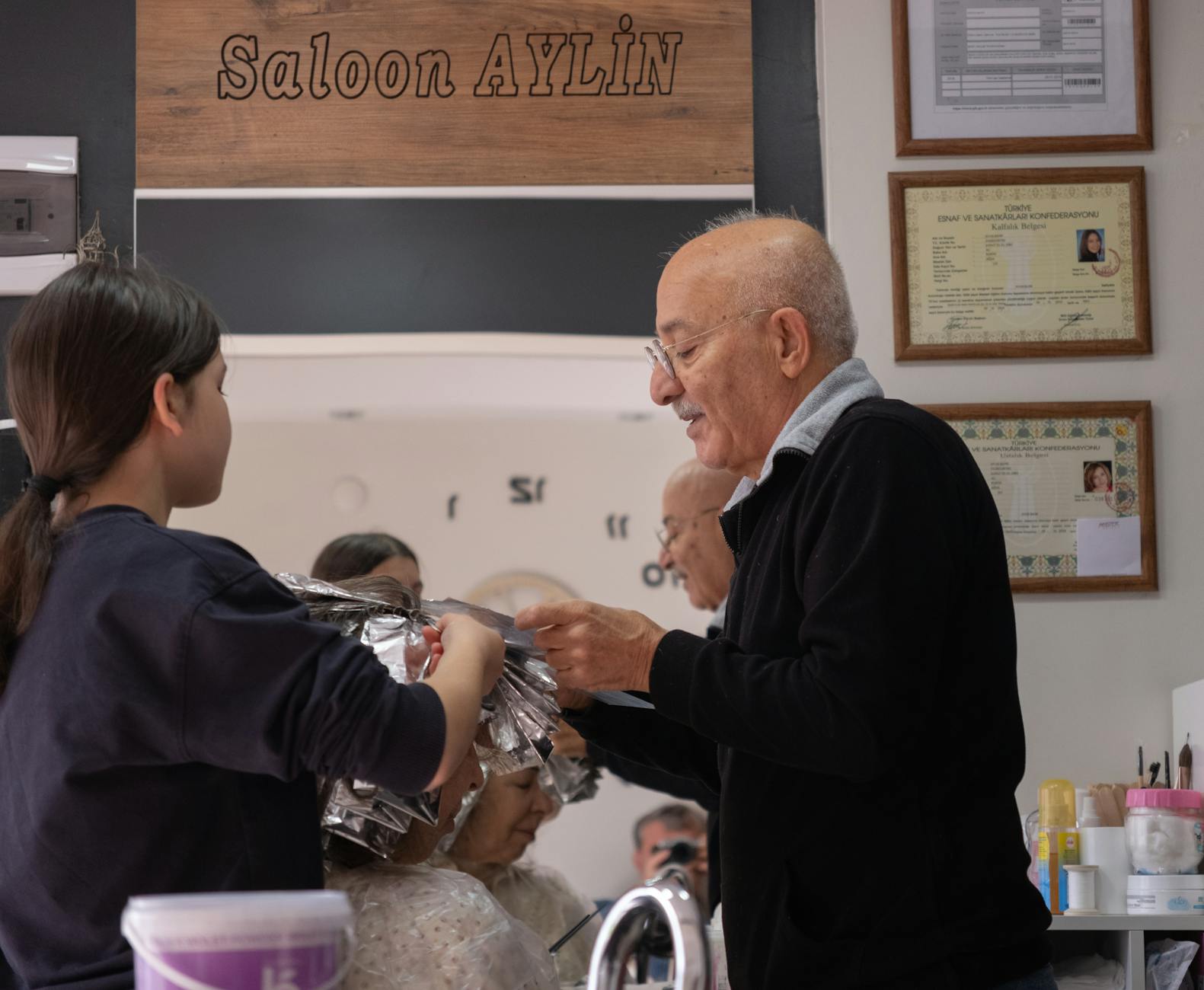 Lightening Hair Salon