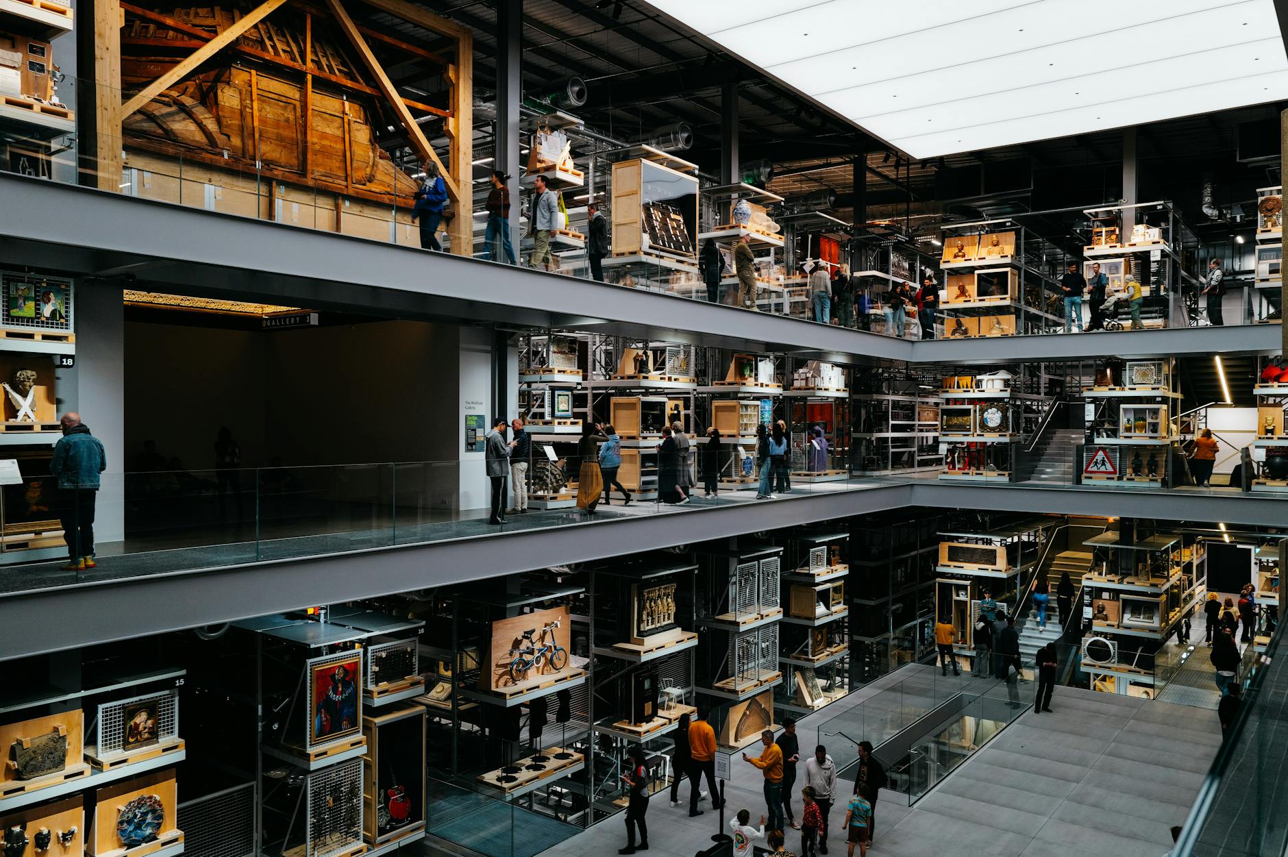 Reenacting Artworks Museum