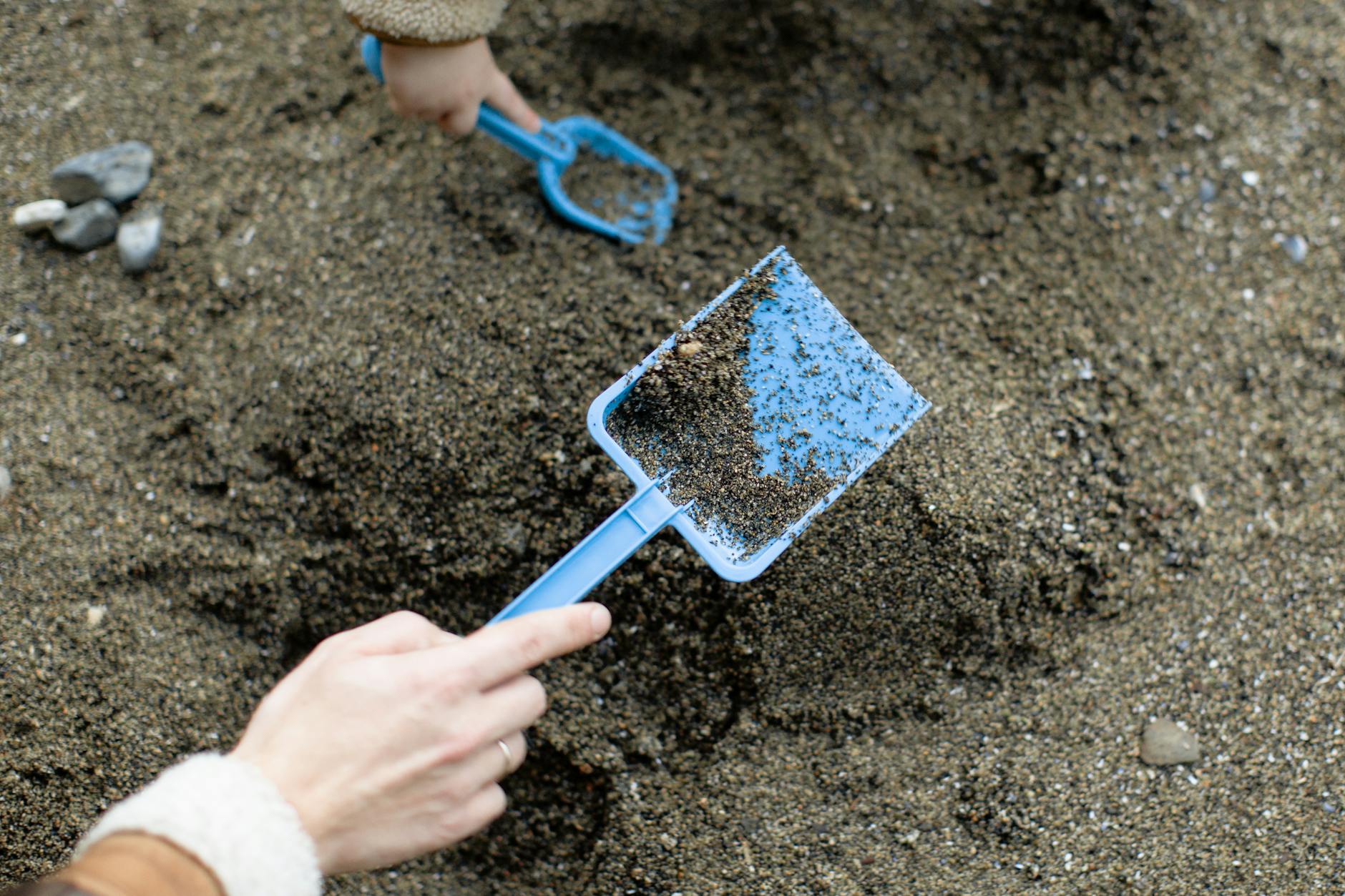 Hole Digging in sand