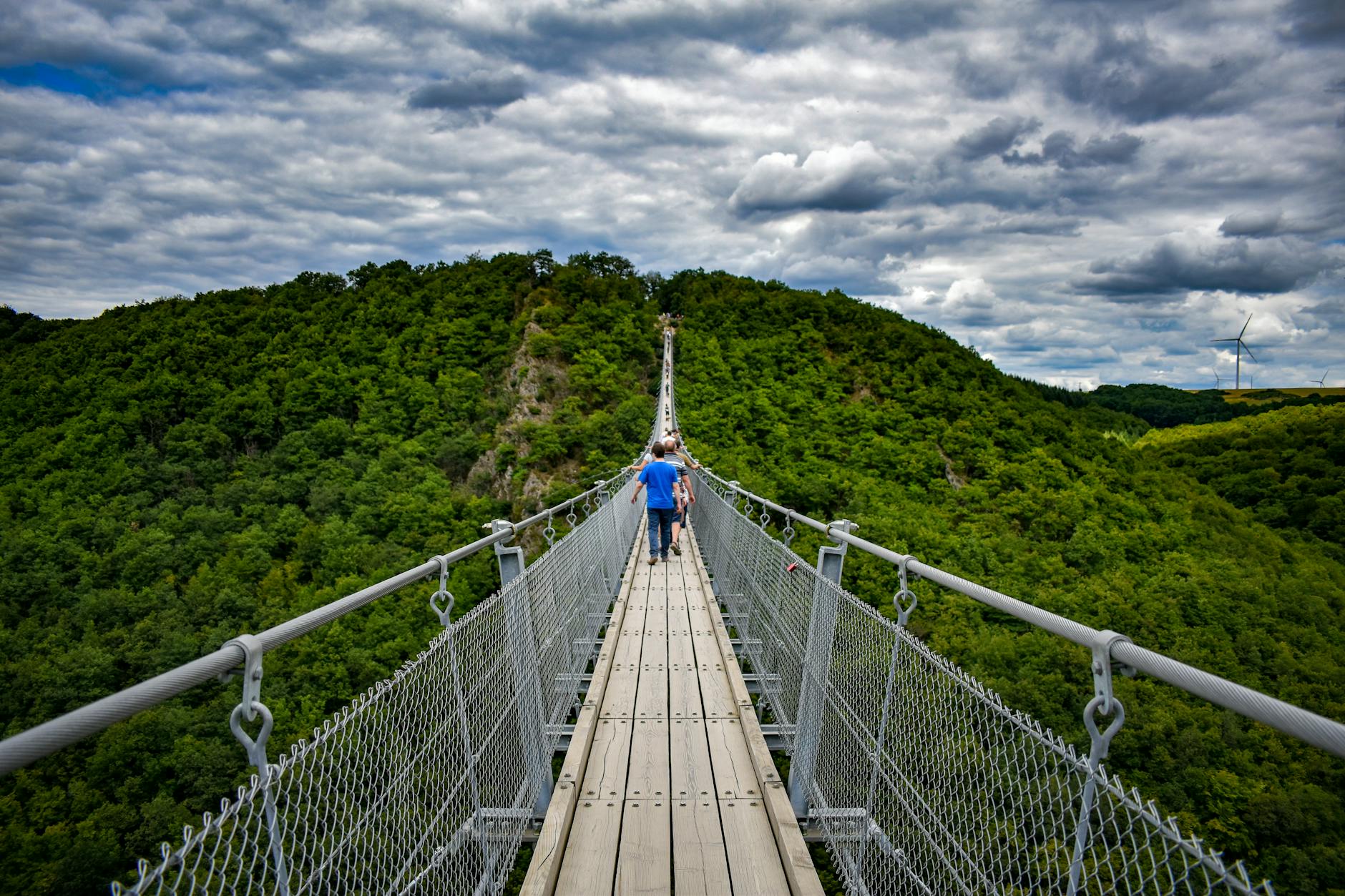 pedestrian suspension bridges 