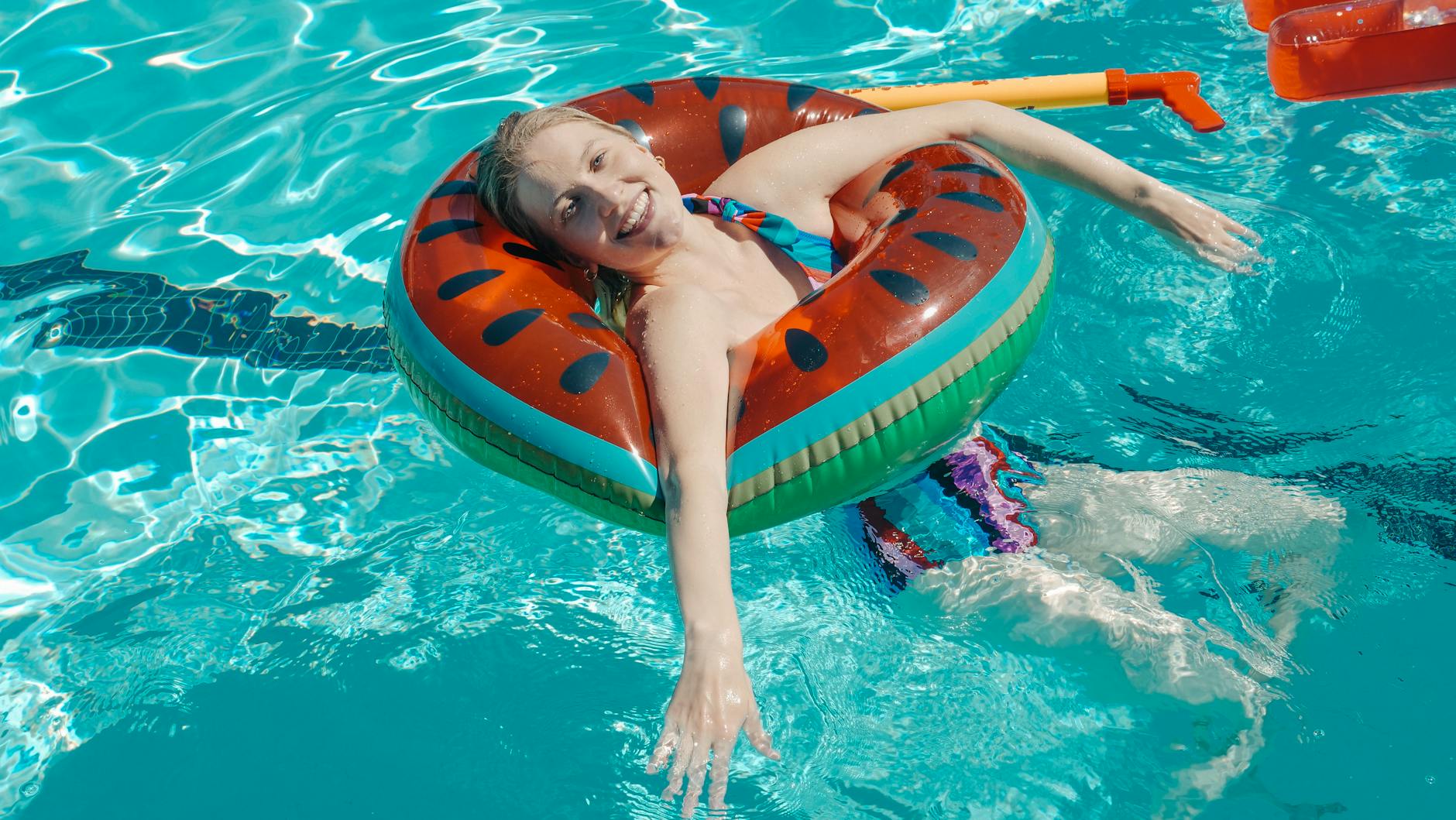 Apply Sunscreen Public Swimming Pool