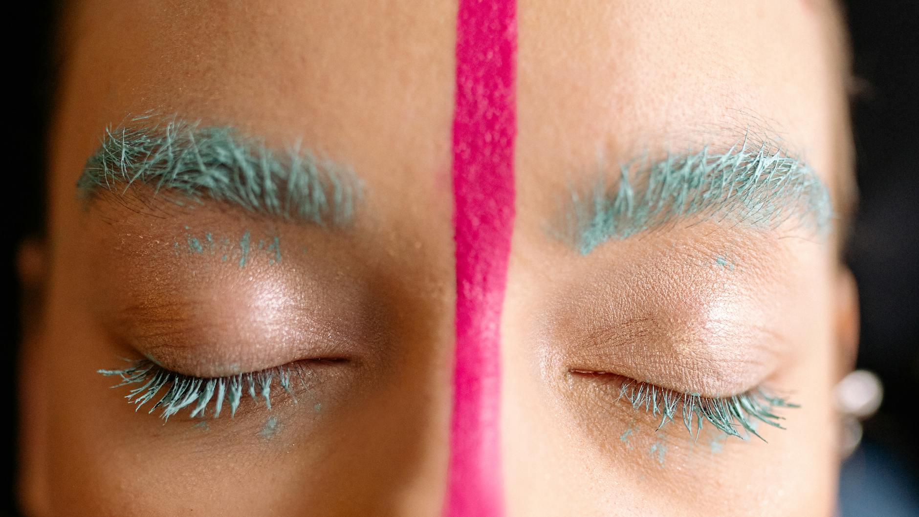 Dramatic Eyebrow Trends Beauty