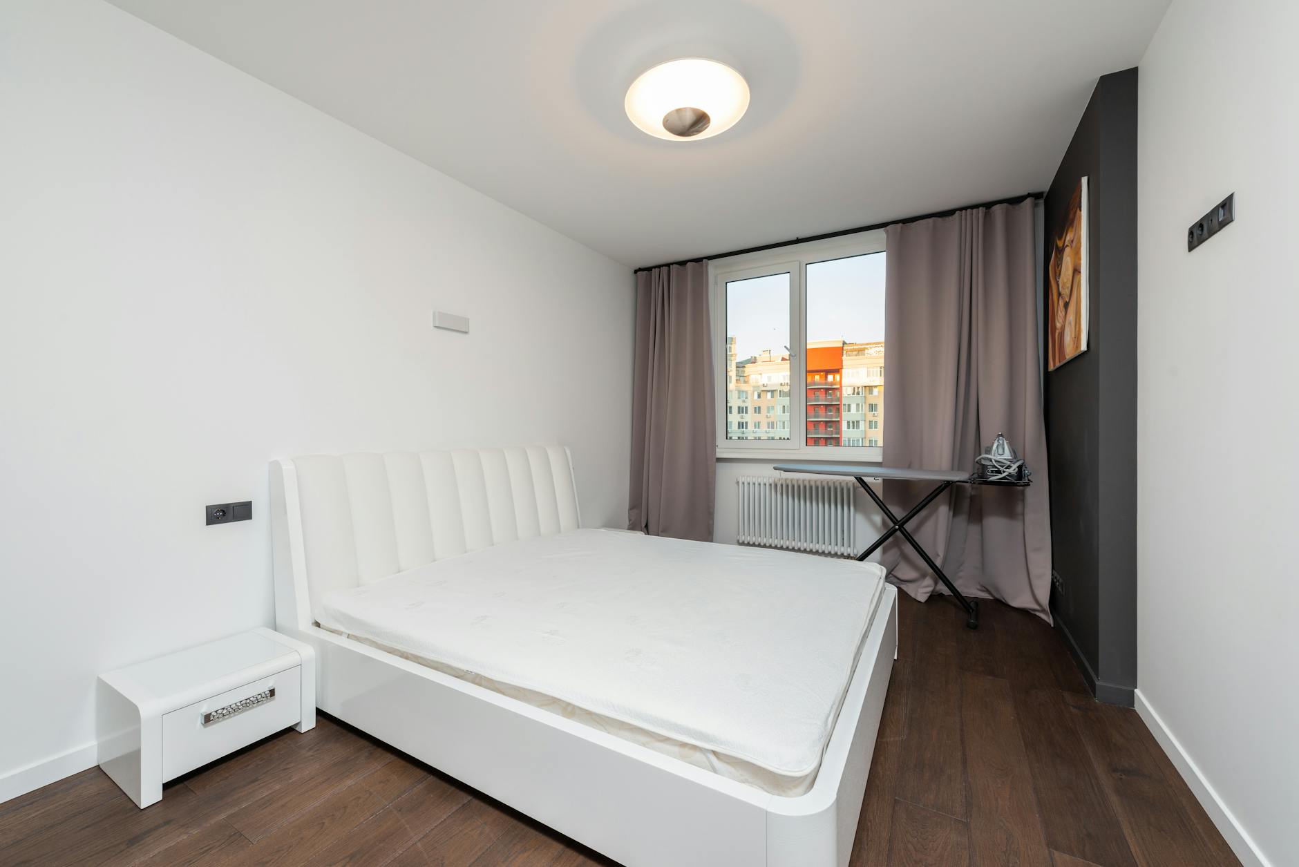 Iron And Board Hotel