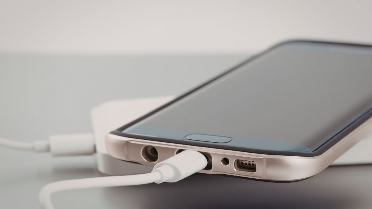 A Simple Trick Can Charge Your Phone Up to 40 Percent Faster