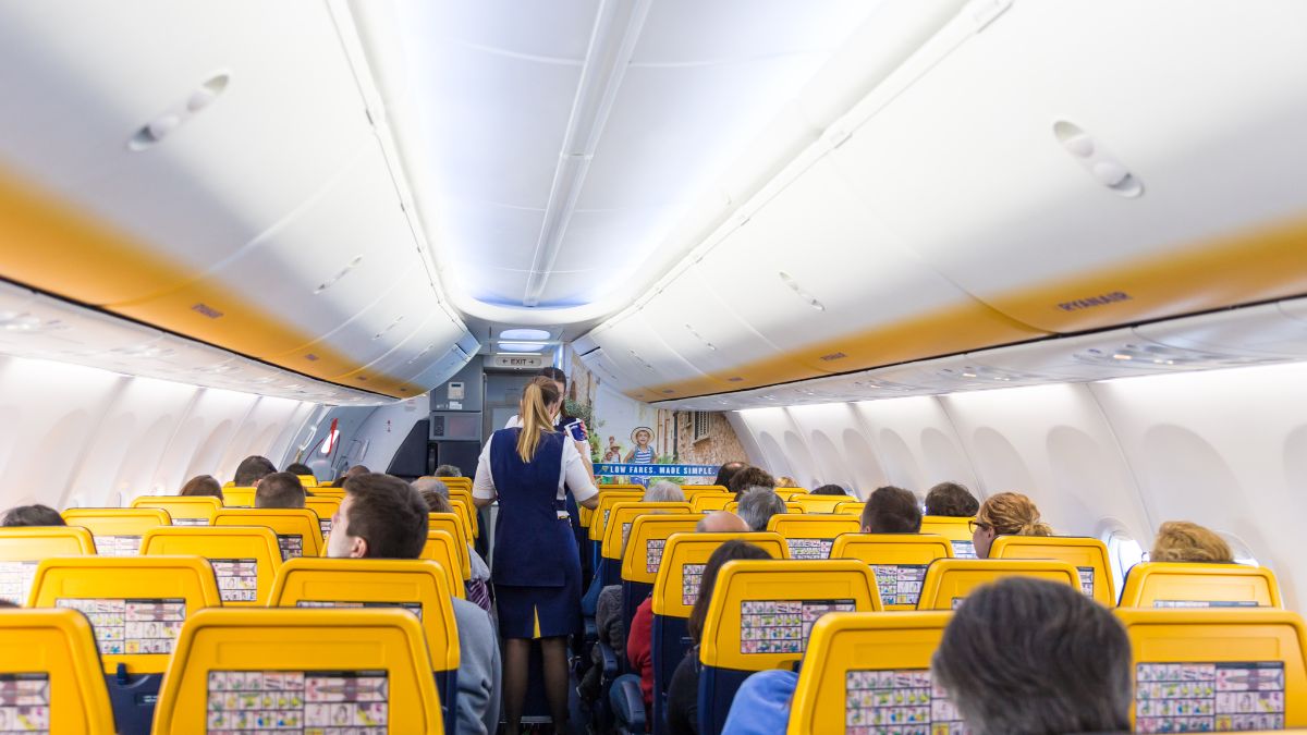 Travelers Hit with 500 Dollar Fine on Ryanair Flight over Wrong Size Bags