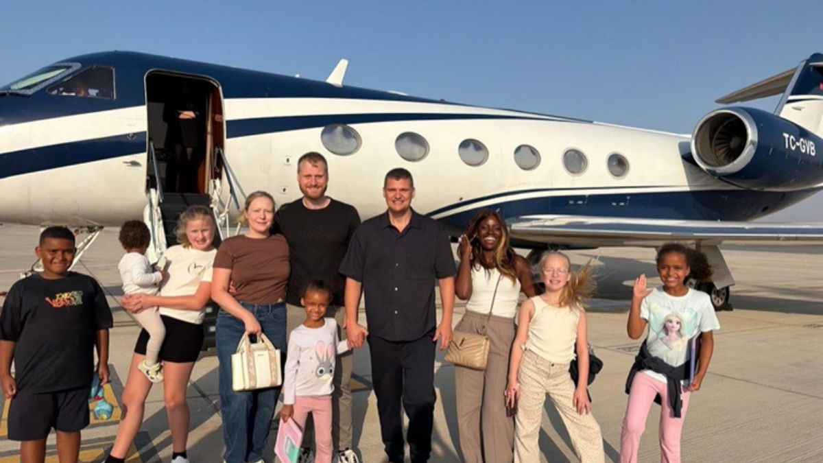 A British Millionaire Who Rented a $190,000 Private Jet to Escape Dubai Has Left the Internet Furious