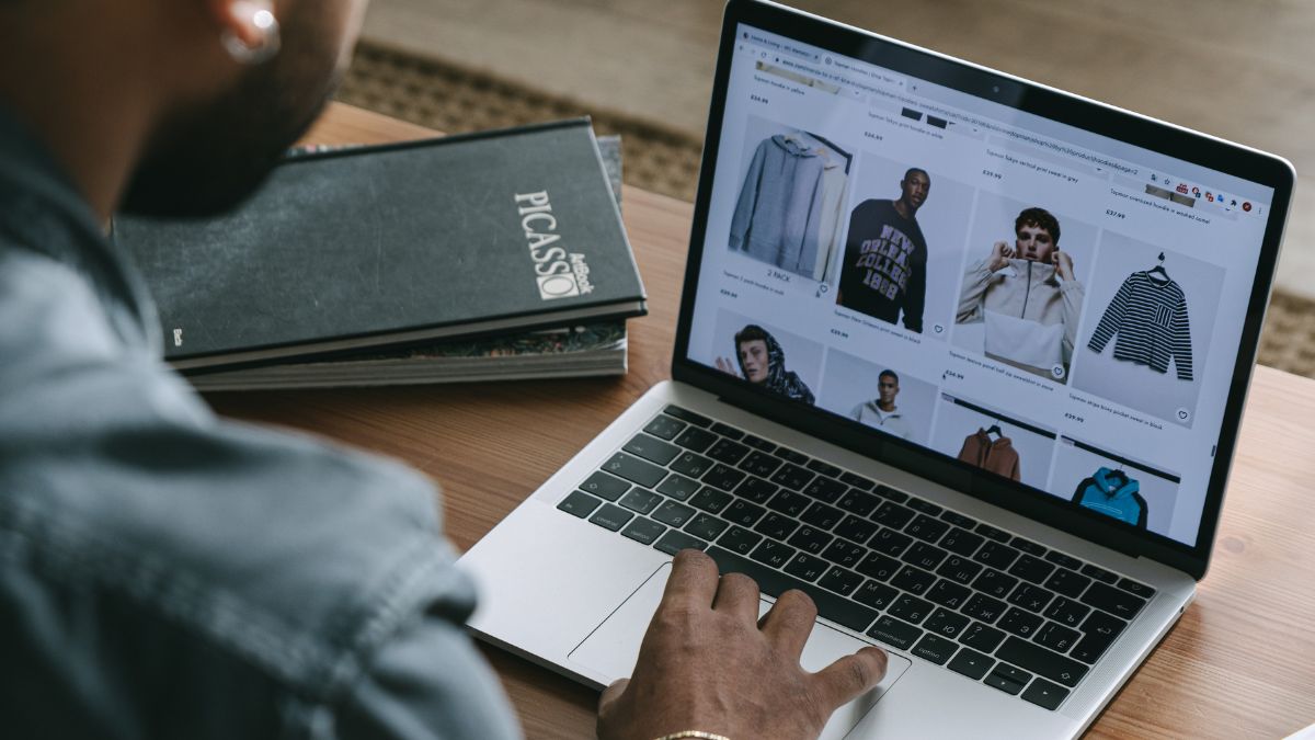 Horoscope Signs That Shop When They’re Sad