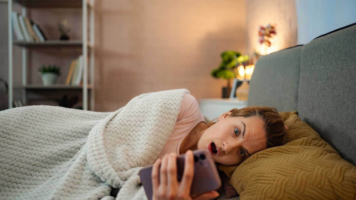 Zodiac Signs That Stalk Their Exes at 2 AM