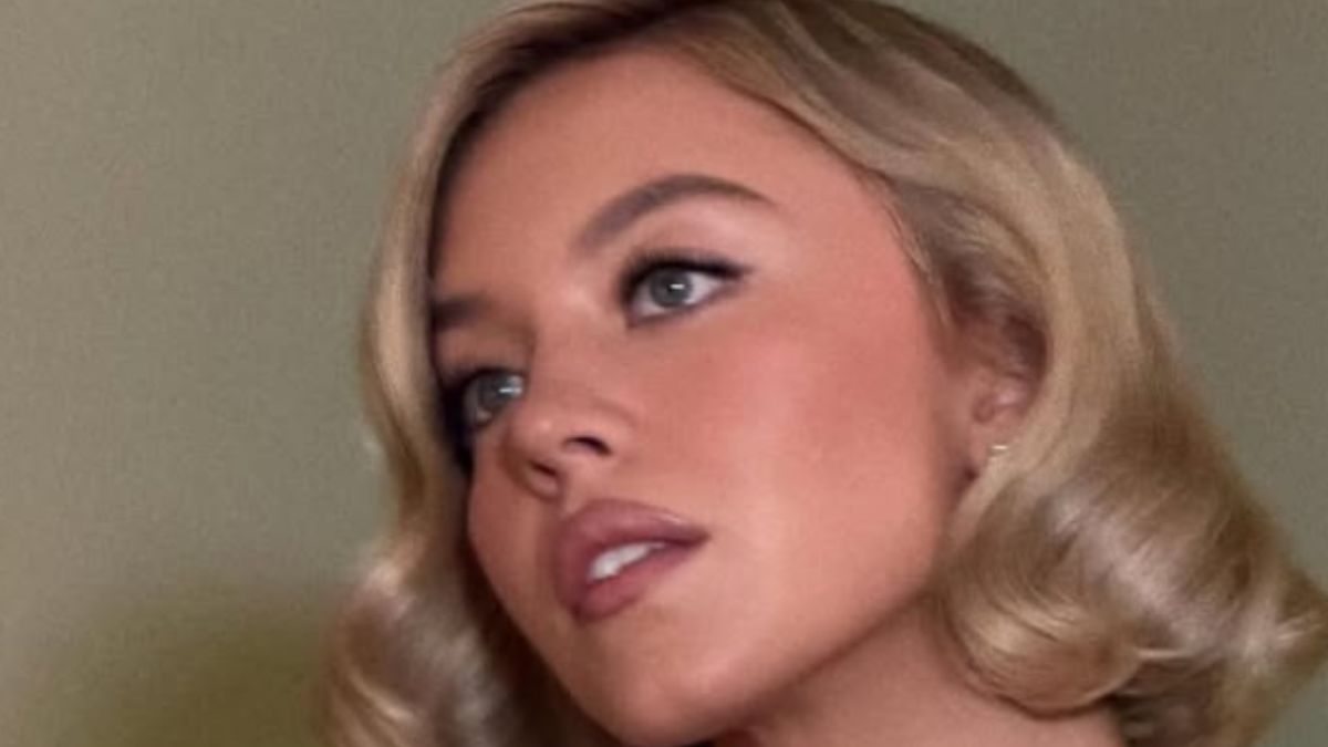 Sydney Sweeney’s Waist-Cinching New York Street Style Proves She Dresses for Herself