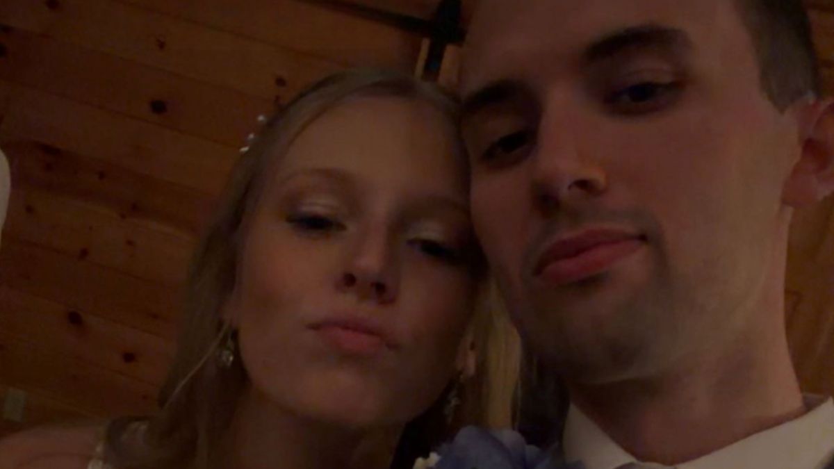 A Bride Eagerly Awaited Her Wedding Photos and Then Received a Message She Never Expected