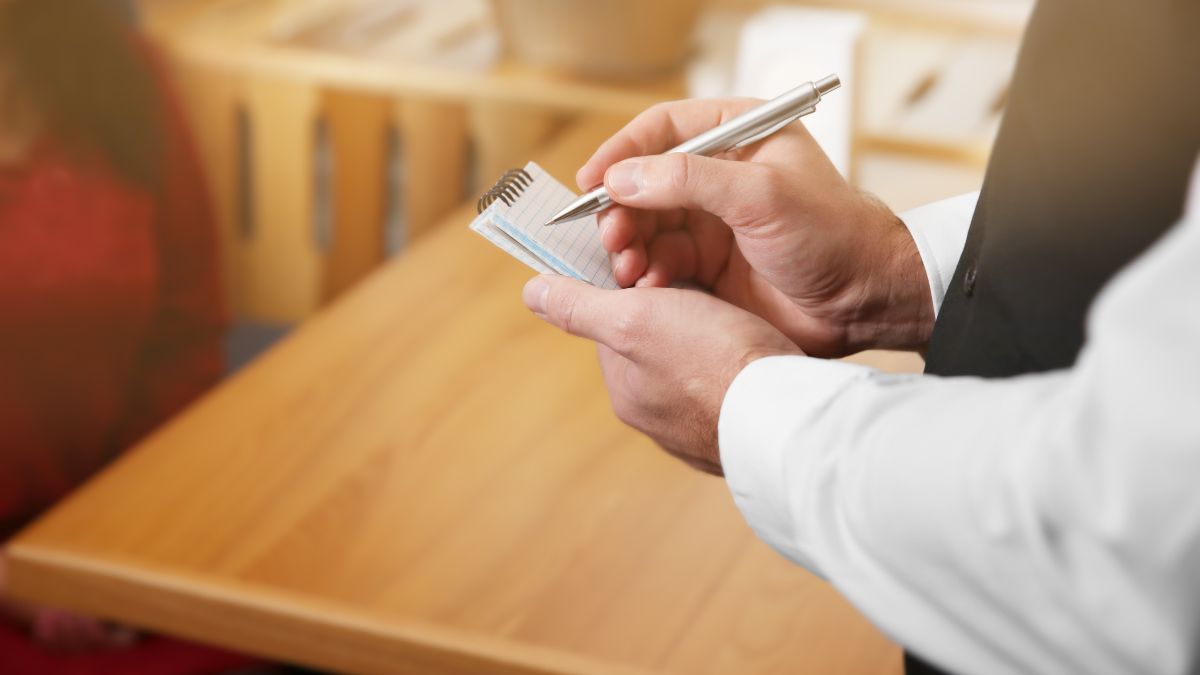 They Told the Waiter to Round Up to 70 and His Clever Action Delighted the Internet