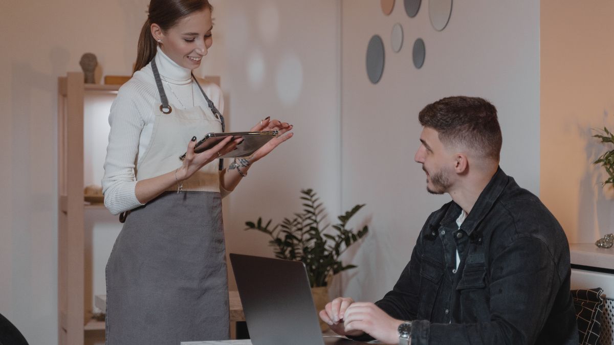 A Young Man Visited the Same Café Every Day for Two and a Half Months to Build Courage to Approach a Waitress, and the Story Divided the Internet