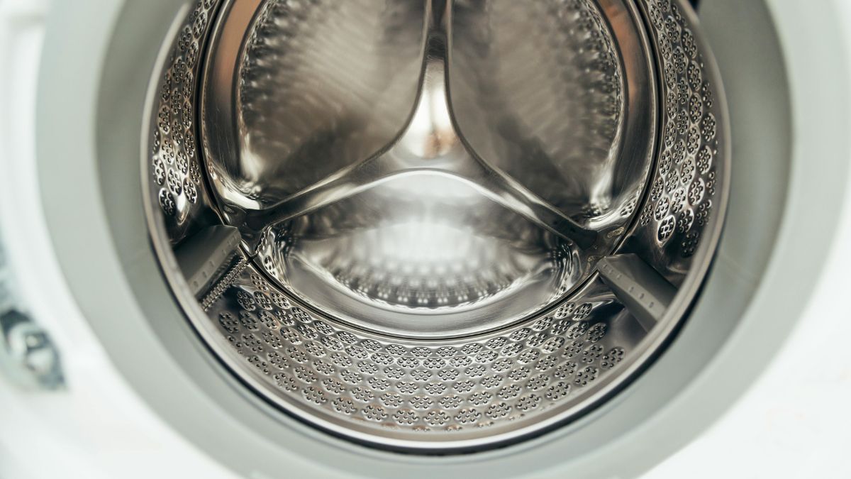 If You Clean Your Washing Machine With Vinegar, You Could Break It — Here’s a Better Method