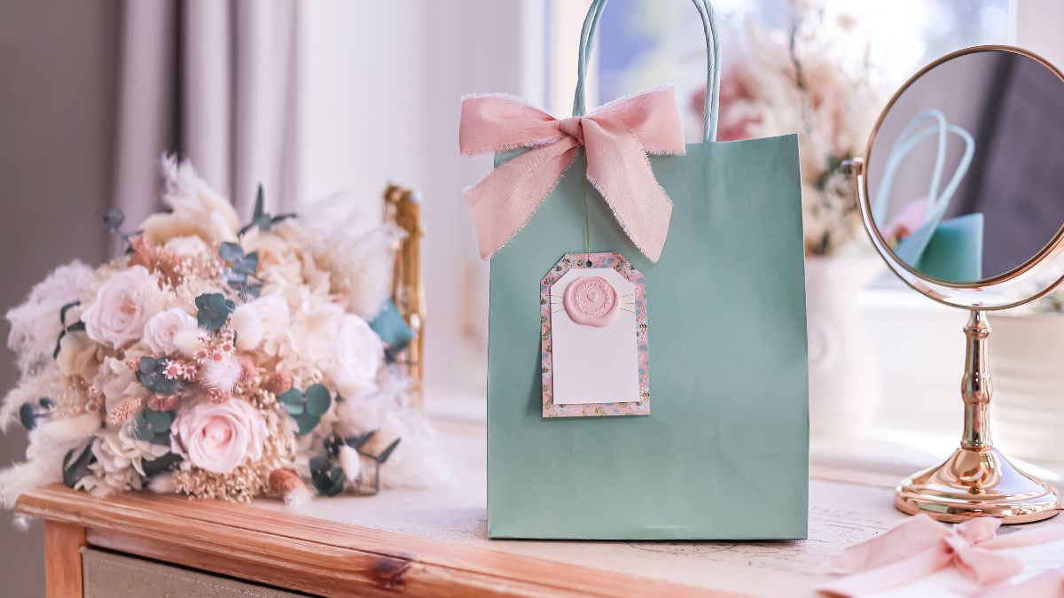 Tacky Wedding Gifts That Prove You Are Secretly Extremely Cheap