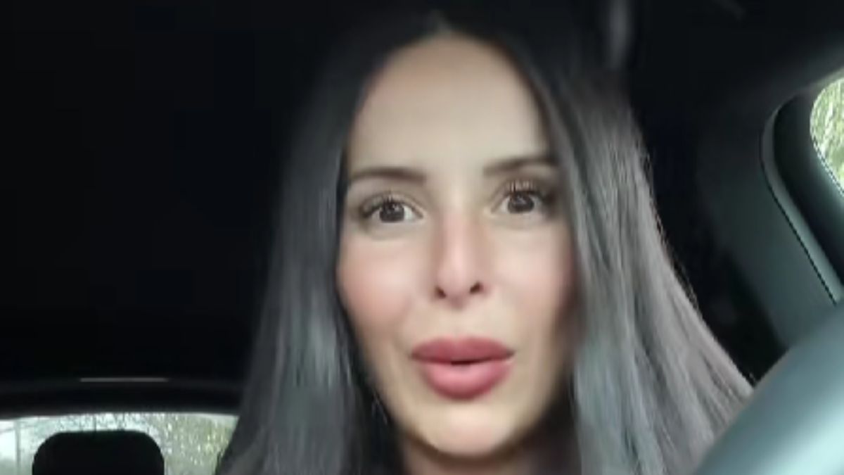 She Shows Up to Parent-Teacher Conferences in Heels and a Fur Coat: “They Say I’m Weird, But I Love Getting Dressed Up”