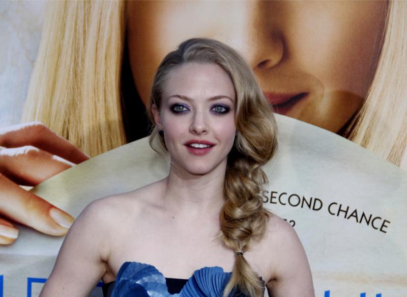 Amanda Seyfried’s Sheer Mini Dress Is The Ultimate Vanity Fair Glam Moment At 40