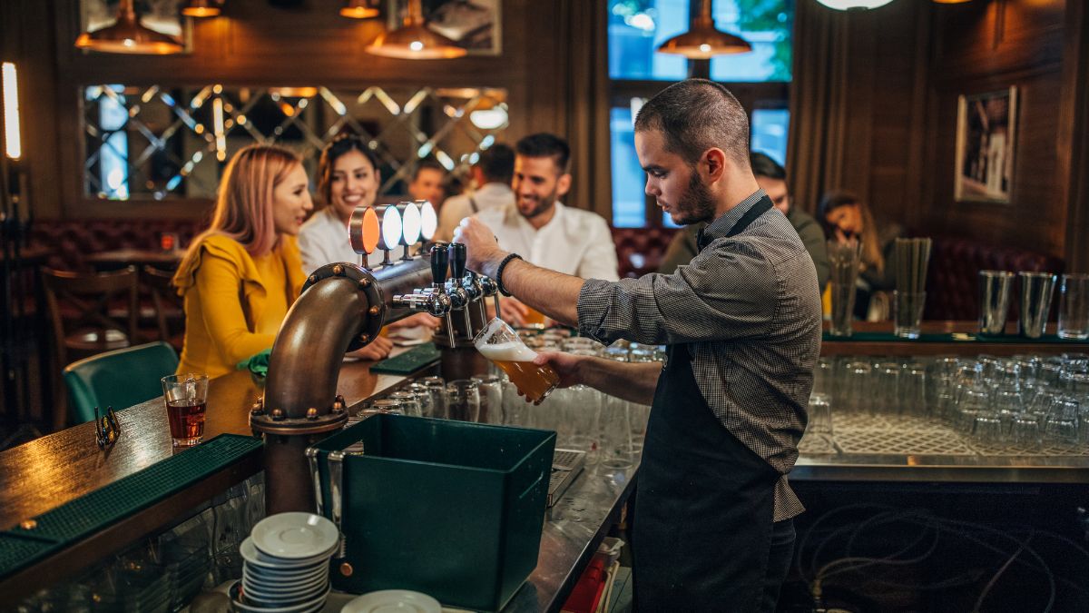 30 Brutal Reasons Bartenders Will Secretly Ignore You for the Entire Night