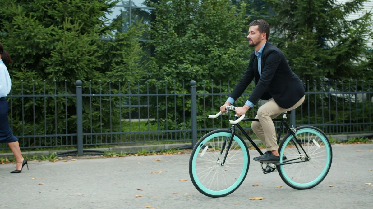 Controversial Bike Commuting Hacks That Save Time But Raise Safety Concerns