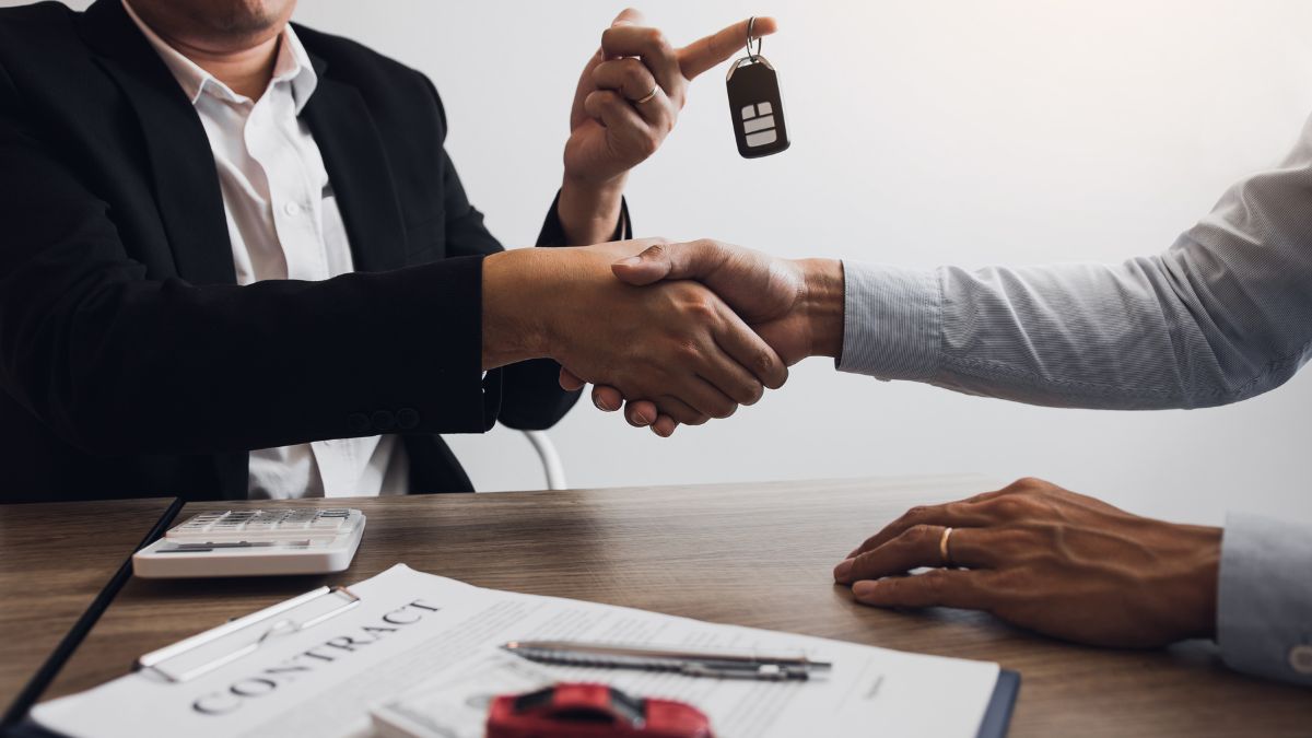 Ruthless Tricks Car Salesmen Use to Confuse You Right Before You Sign