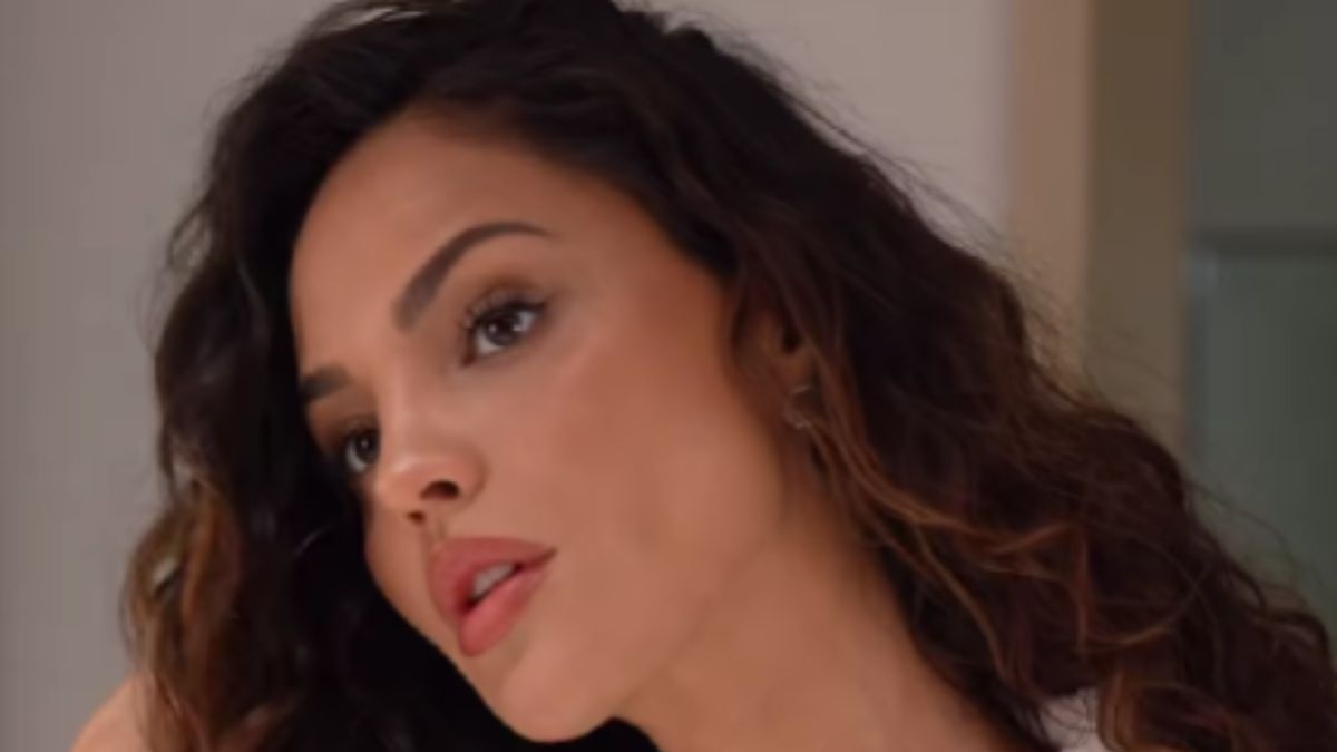 Eiza González’s Shimmering Strapless Column Gown Is The Ultimate Black-Tie Power Move