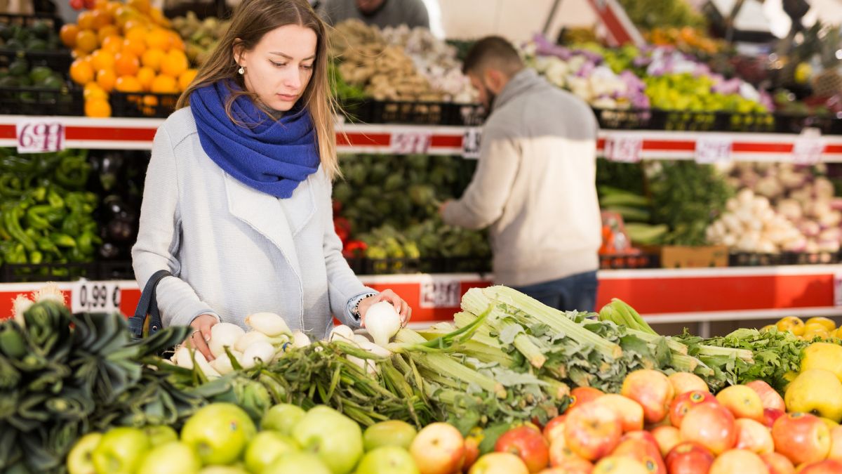 Silent Psychological Tricks Grocery Stores Use to Make You Overbuy Healthy Food
