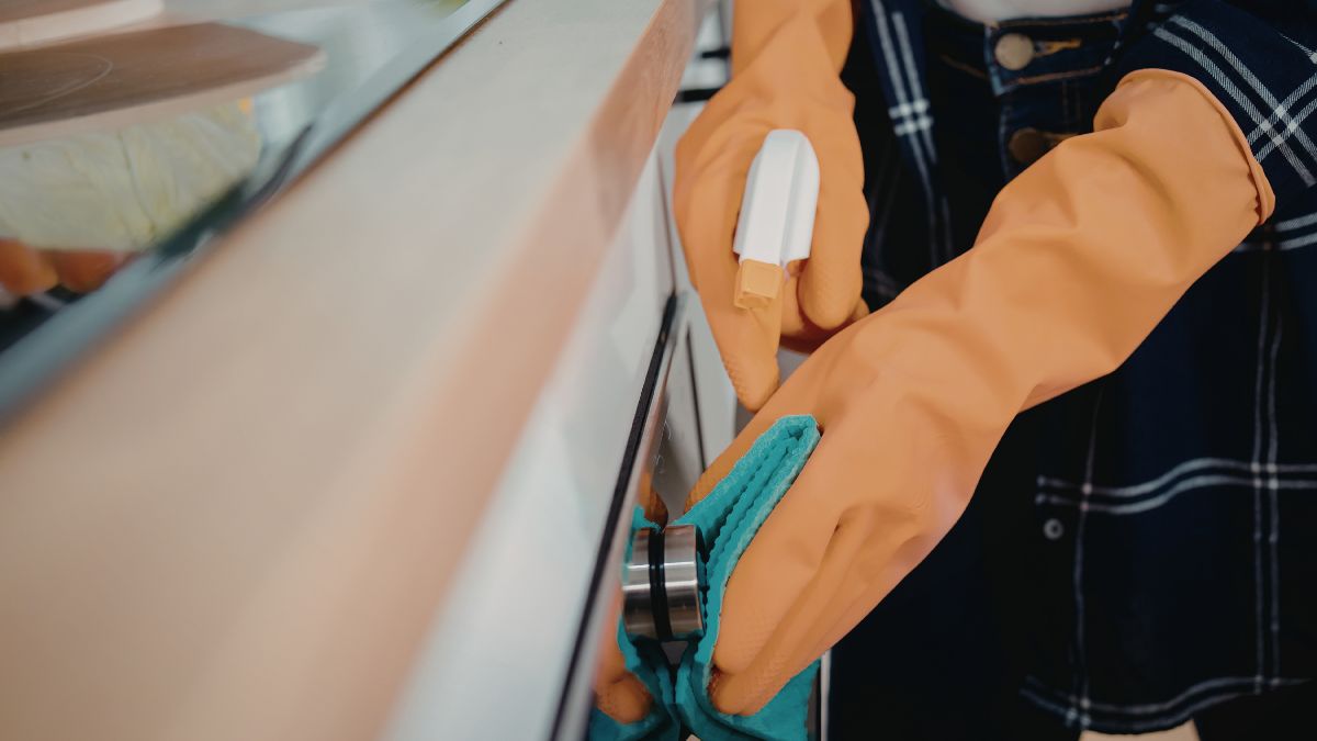 Disgusting Habits You Do With Kitchen Sponges That Make You Sick