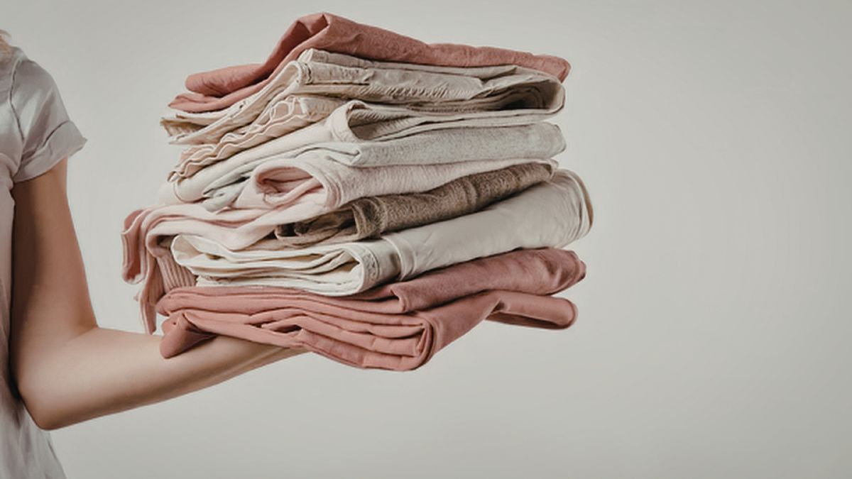 Bizarre Laundry Folding Methods That Professional Cleaners Use Privately