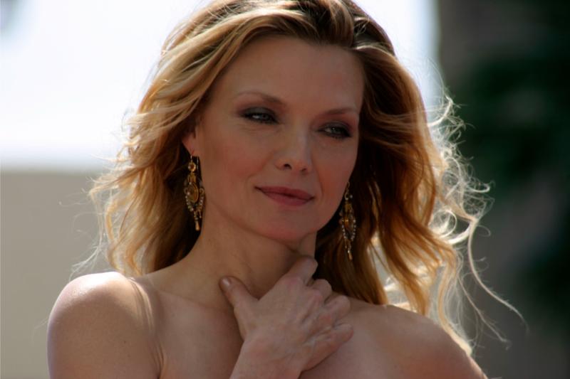 Michelle Pfeiffer’s Timeless Gabriela Hearst Suit Is Red Carpet Tailoring Done Right At 67