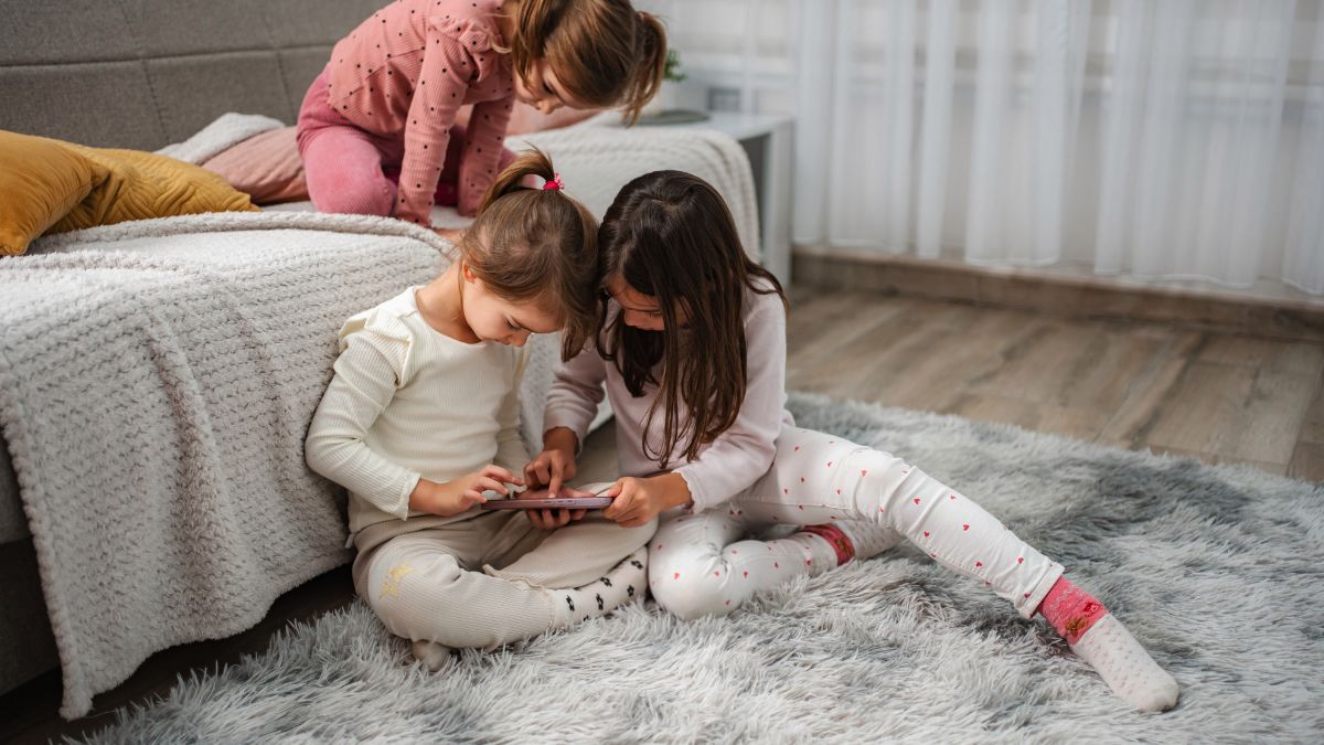 Controversial Parenting Screen-Time Limits That Child Experts Enforce at Home