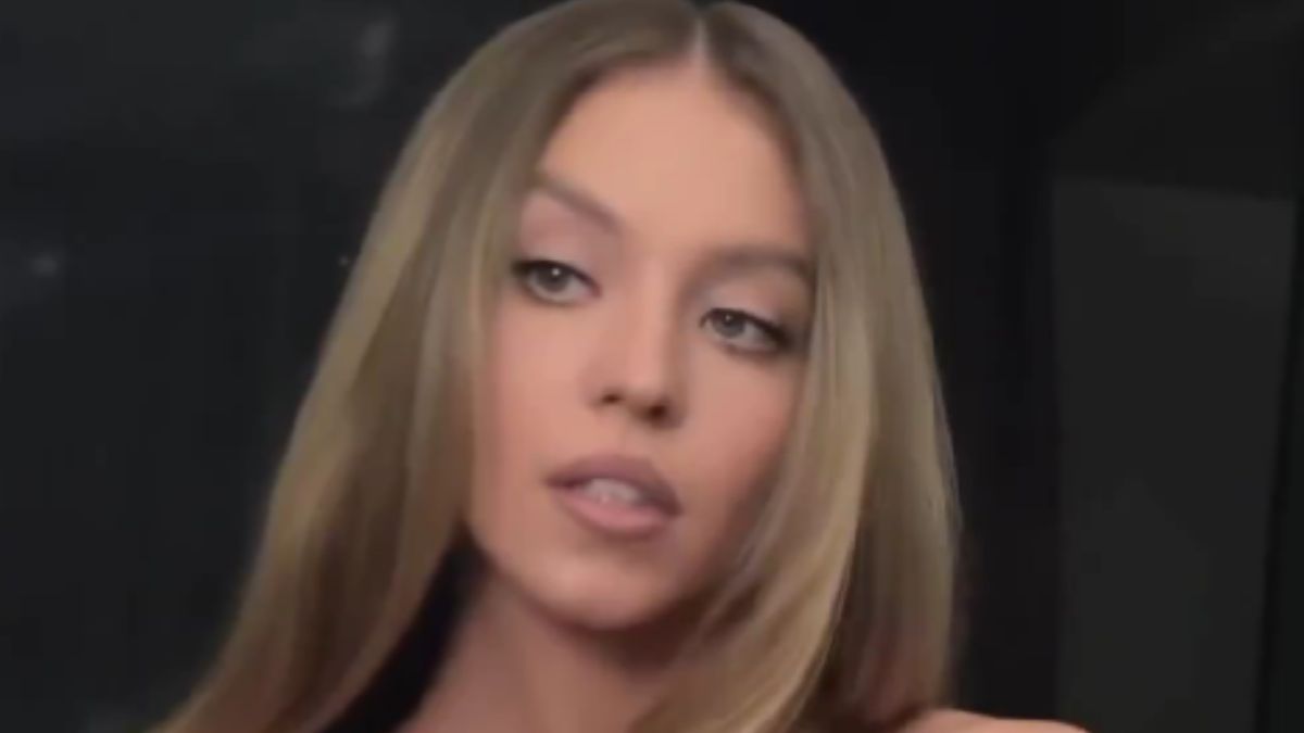 Sydney Sweeney’s Dusty Pink Miu Miu Keyhole Gown Is a Red‑Carpet Wardrobe Must‑Steal