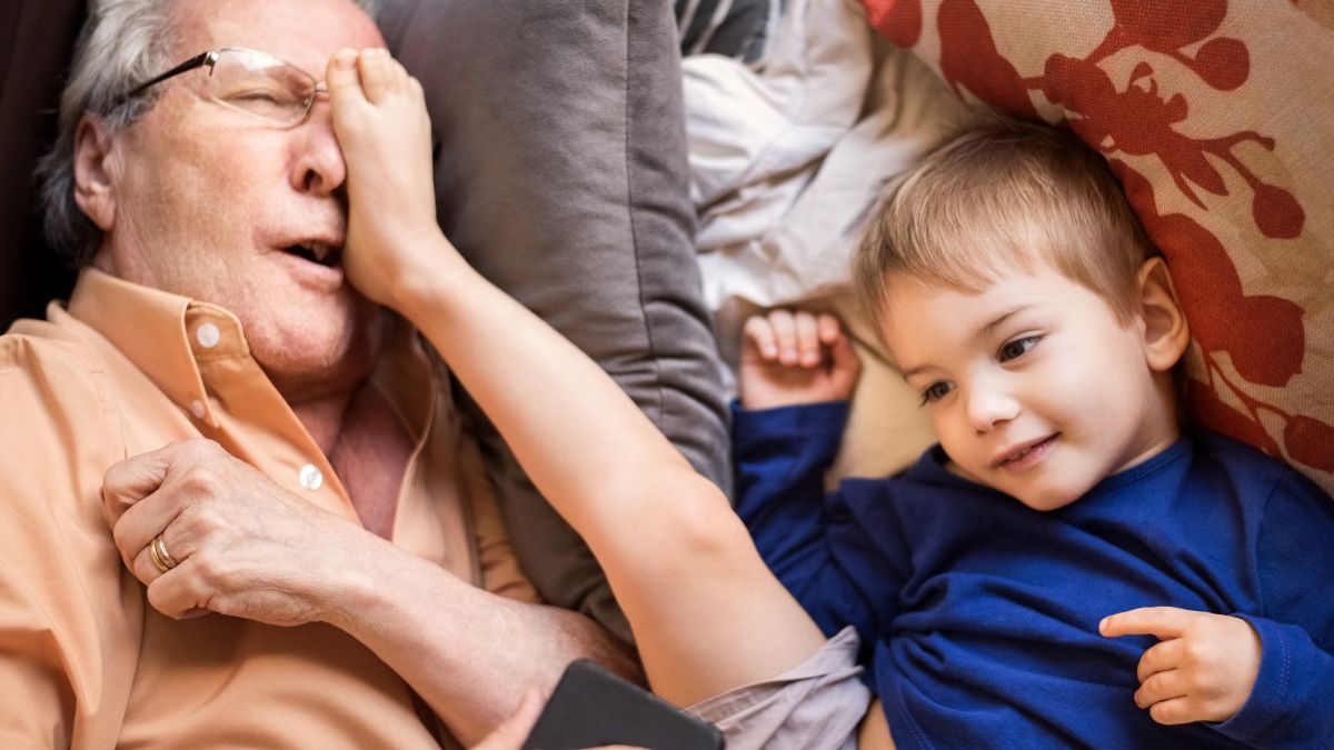 Do Older Adults Wake Up Earlier as They Age? Sleep Therapist Explains Why