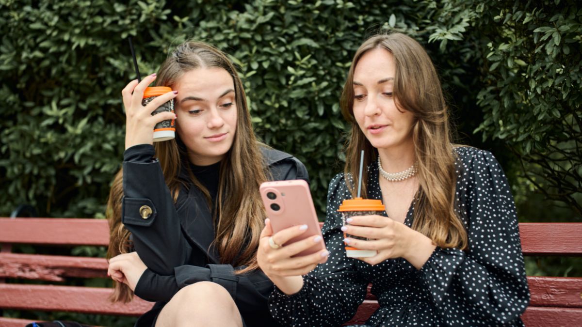 Zodiac Signs That Cannot Live Without Their Phones