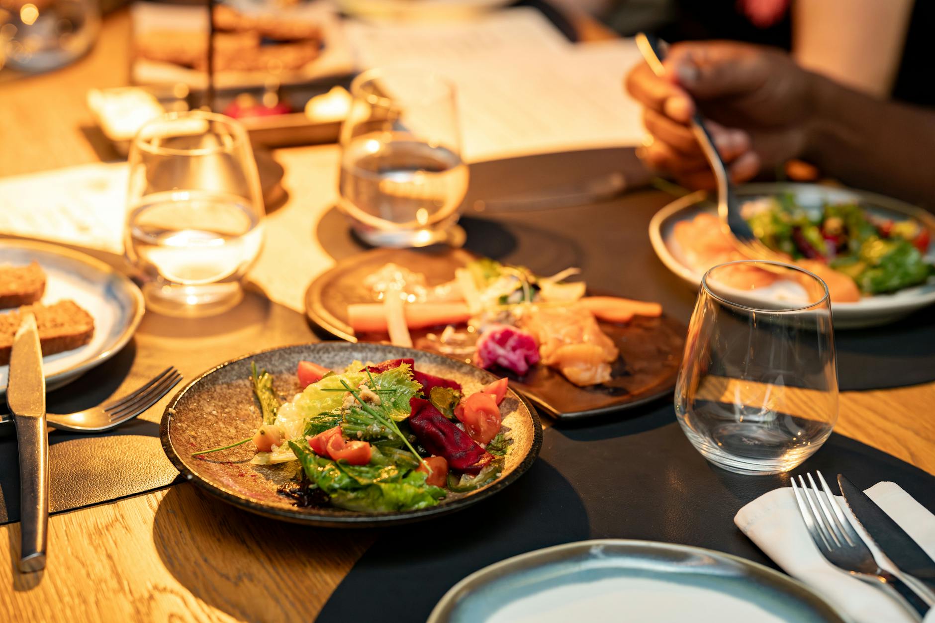 eating in restaurant