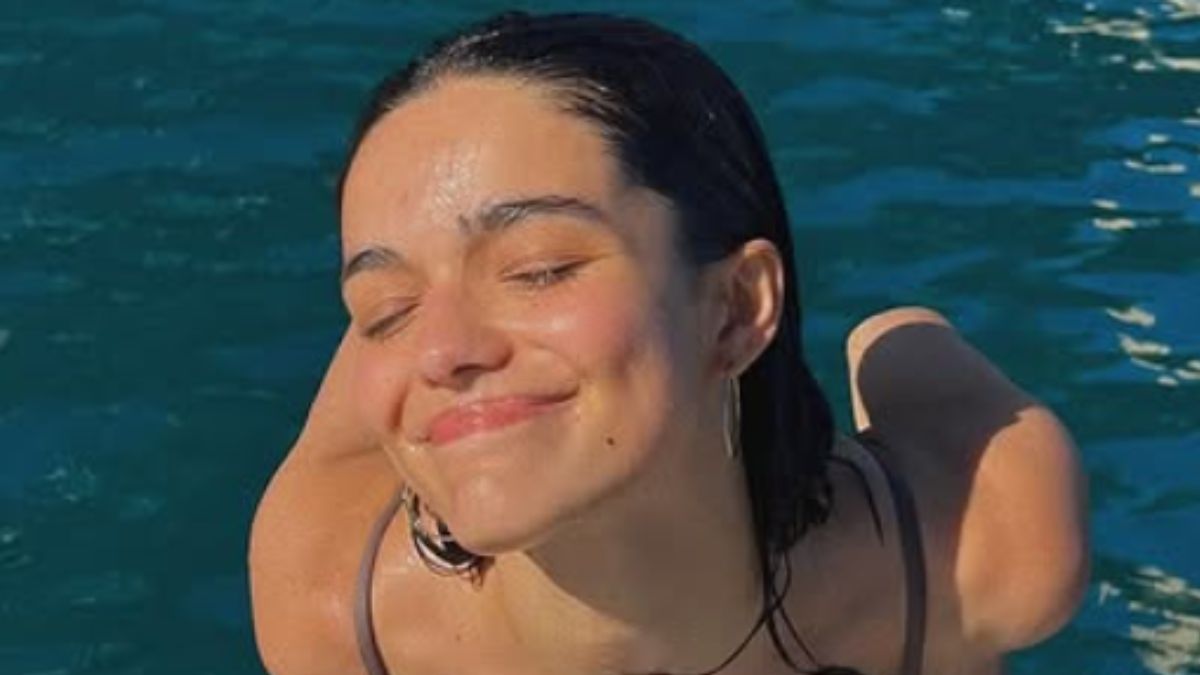 Rachel Zegler’s Tiny Crop Top And Microshorts Throwback Is The Ultimate Off-Duty Summer Uniform