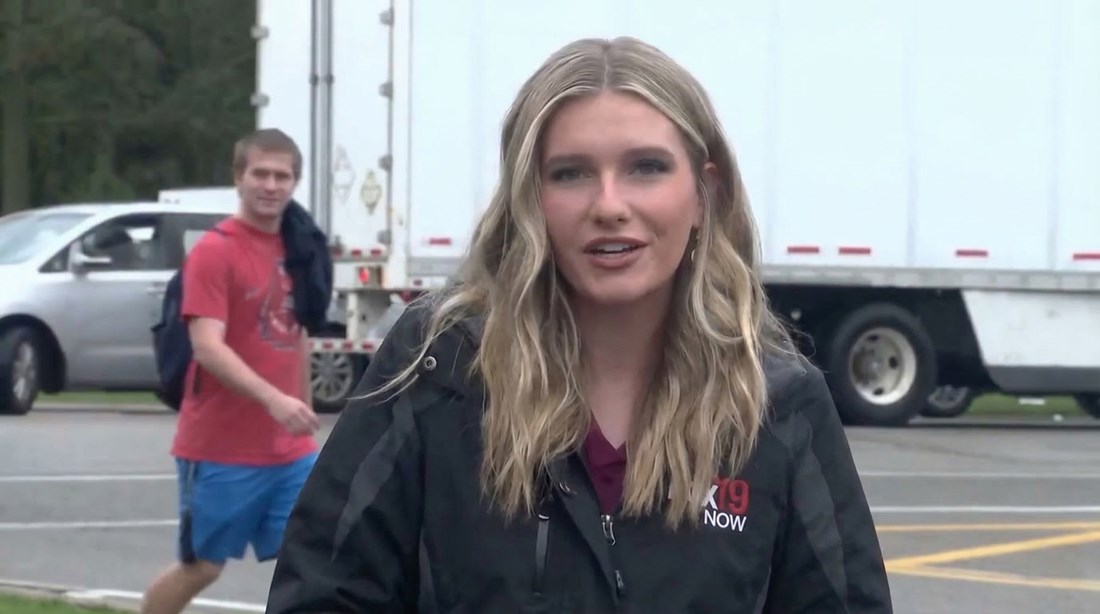 A Reporter Had to Cut Away from a Live Report After What a Man Did Behind Her