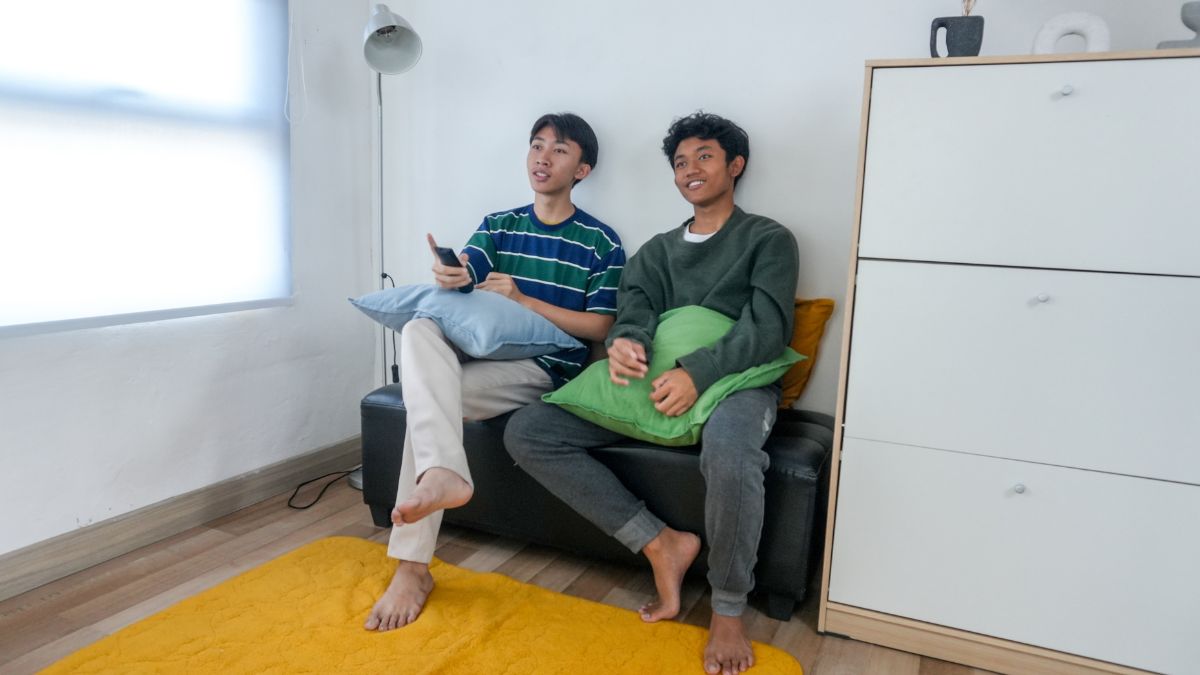 Roommates Move In Only to Get a Shocking Text from Landlord Saying He Must Return the House