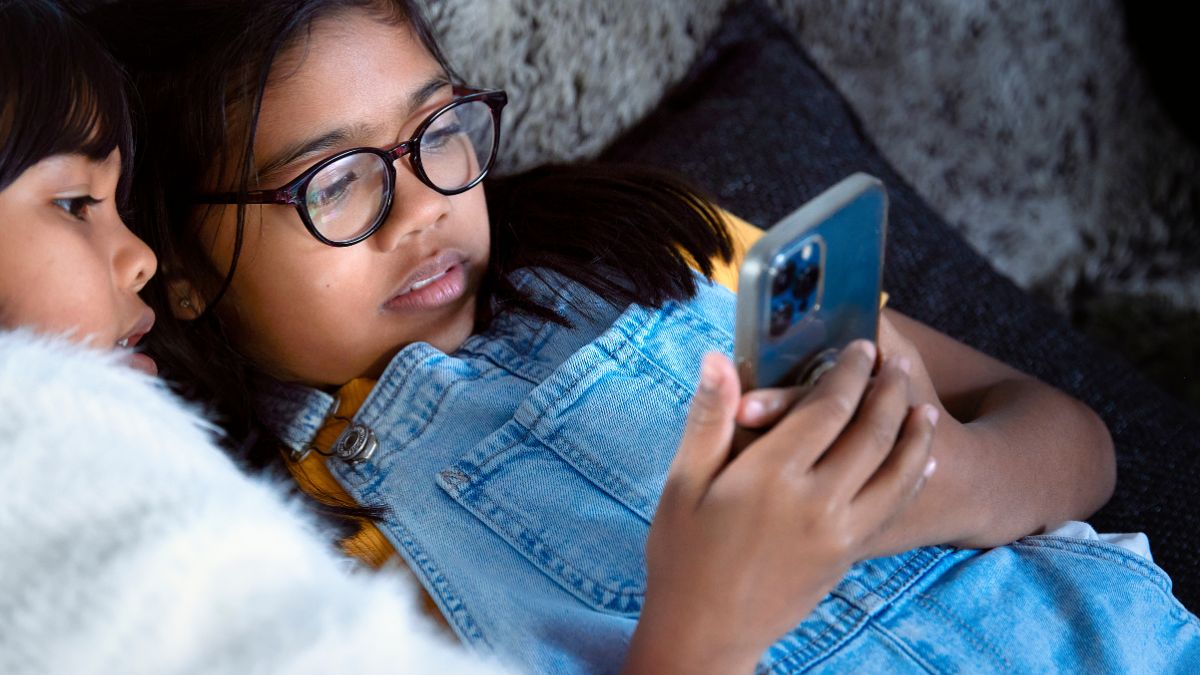 Controversial Screen Time Rules That Top Psychologists Enforce on Their Own Kids