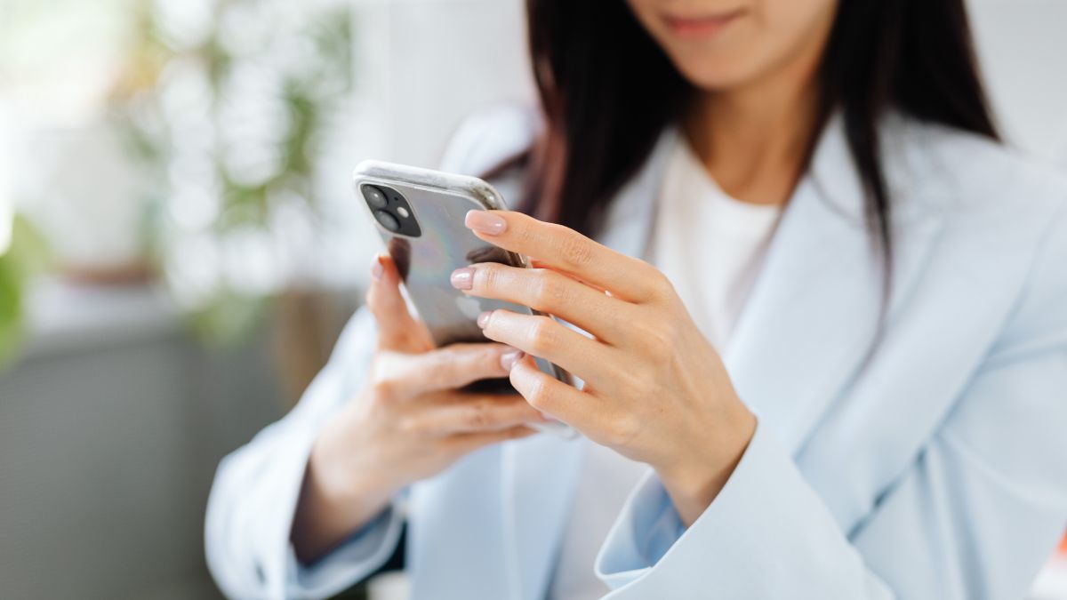 Sneaky Tricks Tech Companies Use to Slow Down Your Phone on Purpose