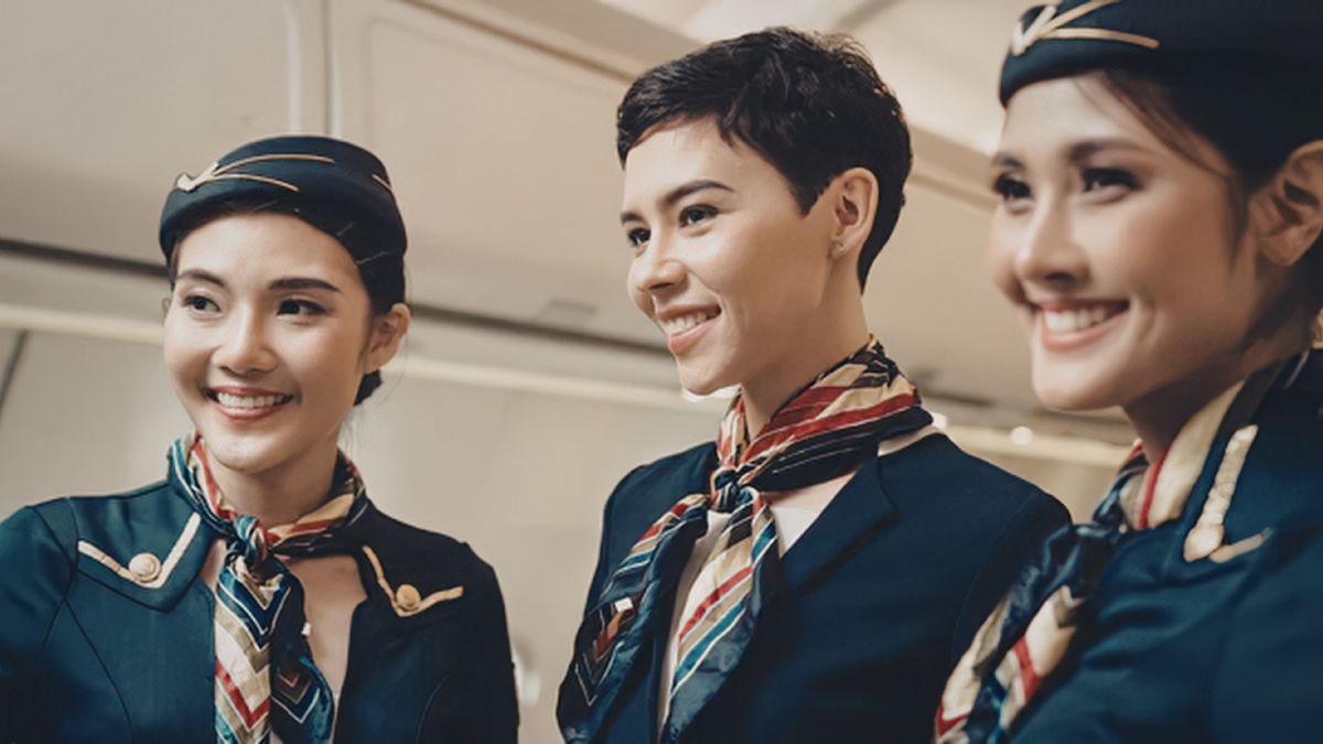 Flight Attendants Reveal Five Things You Should “Never” Order on a Plane